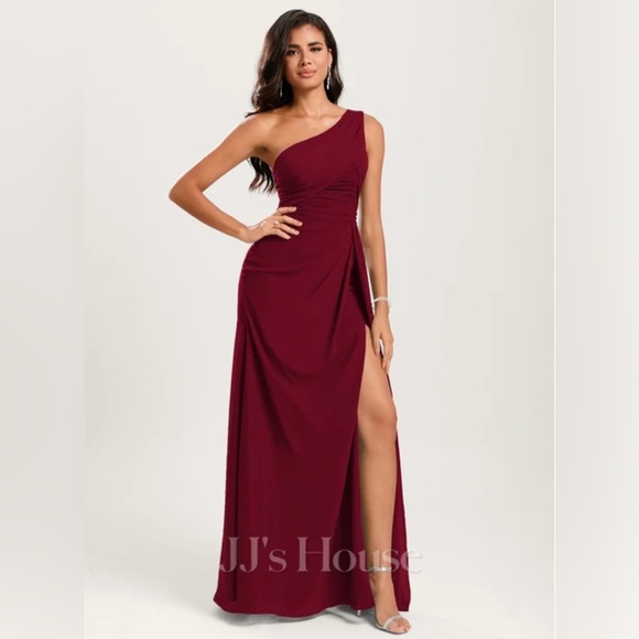 JJ’s House Elegant A-Line One-Shoulder Maxi Burgundy Dress - Picture 4 of 5